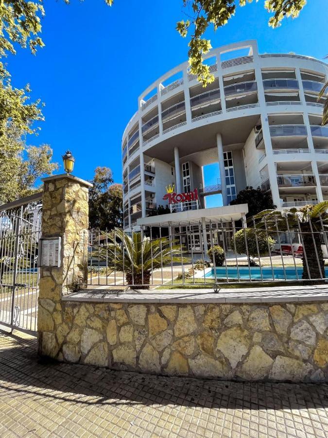 Royal Apartment Салоу Екстериор снимка